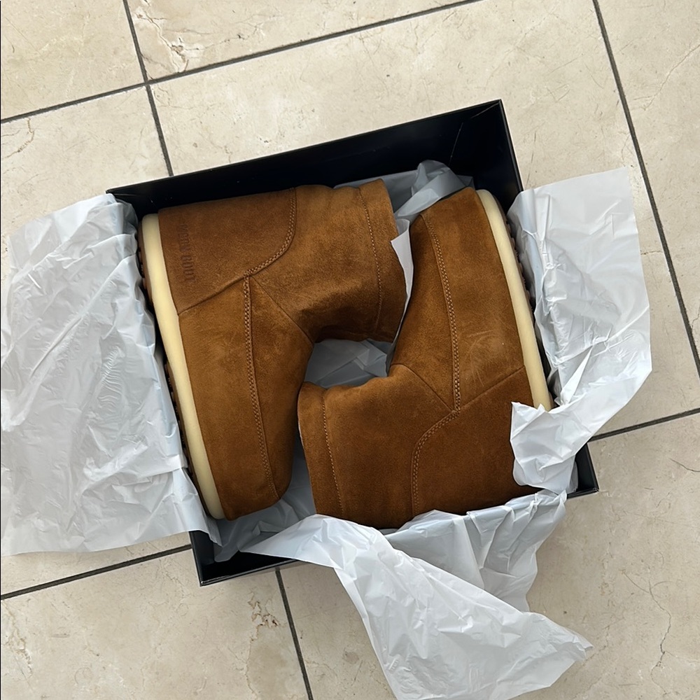 Moon Boot Icon No Lace Suede Boots (New, Fits Size 9-10.5)